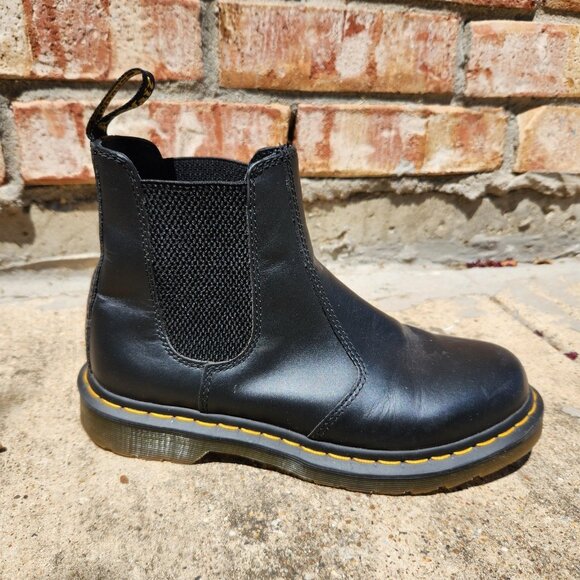 Dr. Martens 2976 Chelsea Boots Womens Size 8 Black Leather Slip On Yellow Stitch - Picture 6 of 13